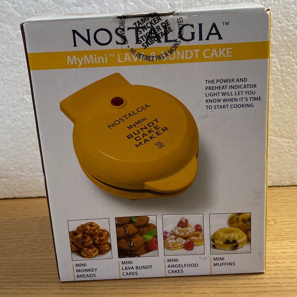 Nostalgia MyMini Lava & Bundt Cake Maker Monkey Bread Yellow New Factory Sealed